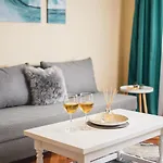 Apartment And Modern With Free Parking *