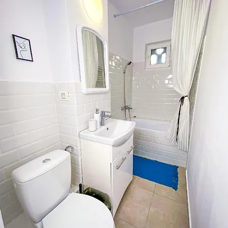 And Modern With Free Parking *